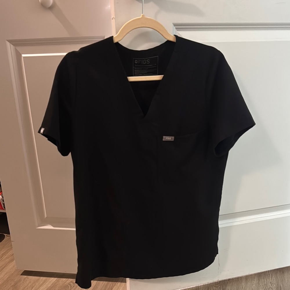 FIGS Women’s Black Shirt and Joggers